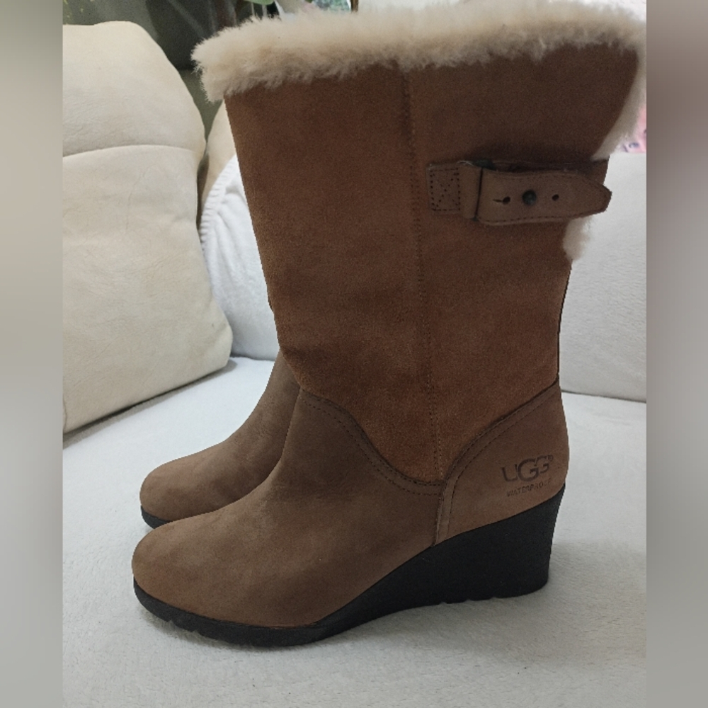 MWT.UGG Chestnut Suede Wedge Boots with Shearling Cuff - Picture 3 of 10